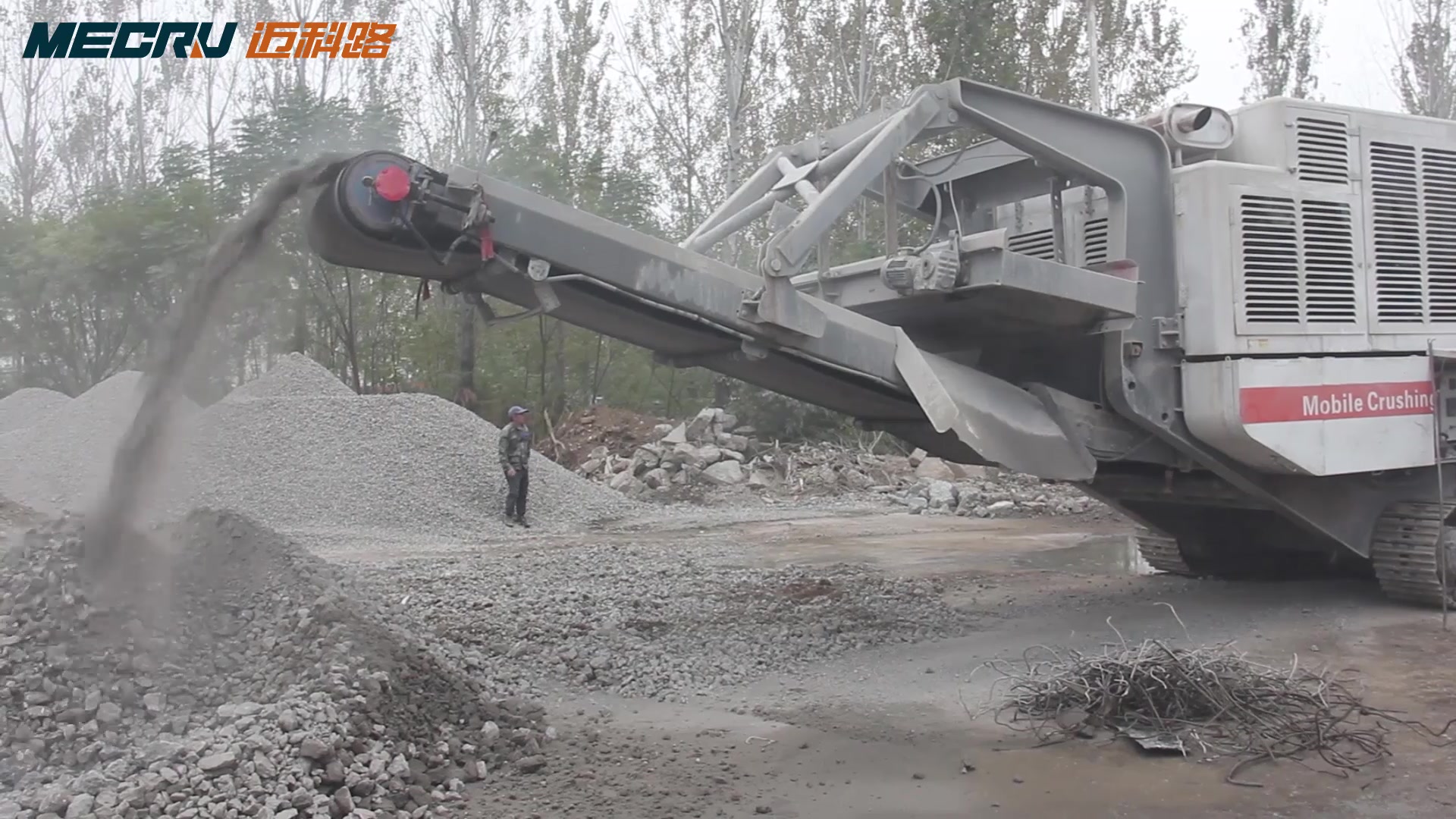 移動破碎，高效施工——邁科路重工移動破碎站引領(lǐng)行業(yè)變革